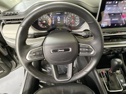 Used 2022 Jeep Compass Limited w/ Sun and Sound Group AWD/4WD image 11