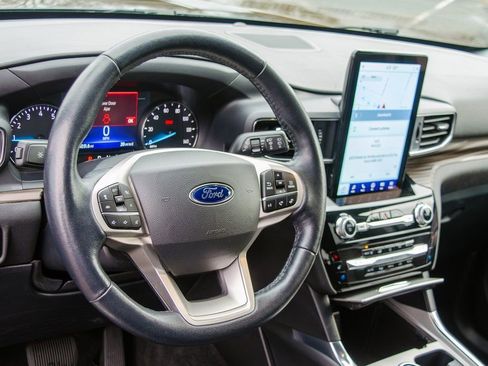 Used 2023 Ford Explorer Limited AWD/4WD image 16