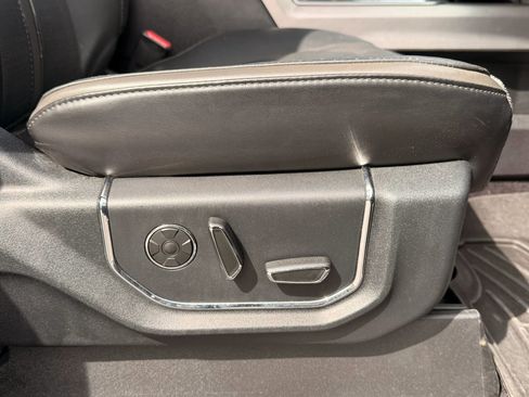 Used 2015 Ford F150 Platinum w/ Equipment Group 701A Luxury image 36