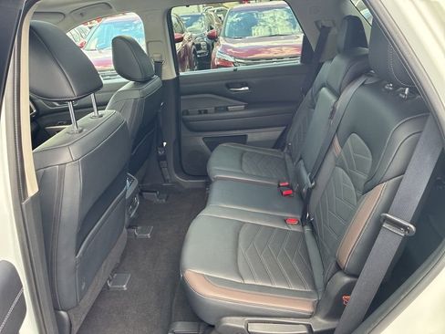 Certified 2024 Nissan Pathfinder Platinum w/ Cargo Package AWD/4WD image 27