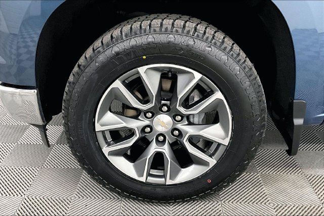 Used 2024 Chevrolet Silverado 1500 LT AWD/4WD image 10