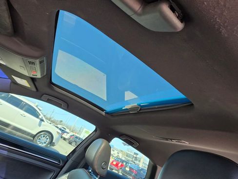 Used 2016 Volkswagen Golf S image 18