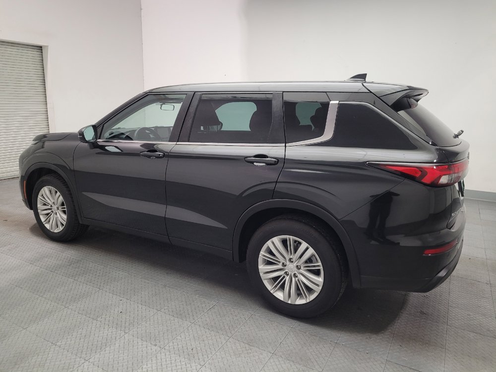 Used 2023 Mitsubishi Outlander ES FWD image 3