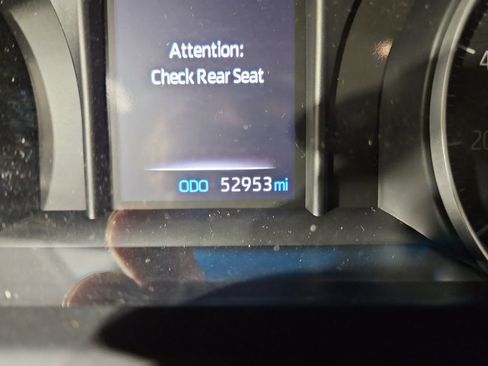 Used 2022 Toyota Venza LE image 17