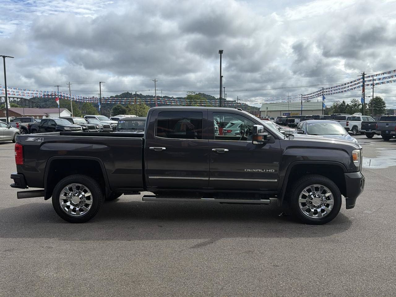 Used 2015 GMC Sierra 2500 Denali w/ Duramax Plus Package AWD/4WD image 27