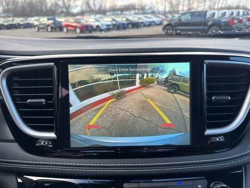 New 2026 Chrysler Pacifica Select AWD/4WD image 16