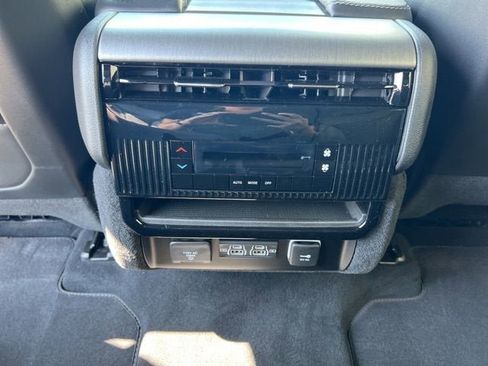 New 2025 Jeep Wagoneer 4WD w/ HD Trailer Tow Package image 17