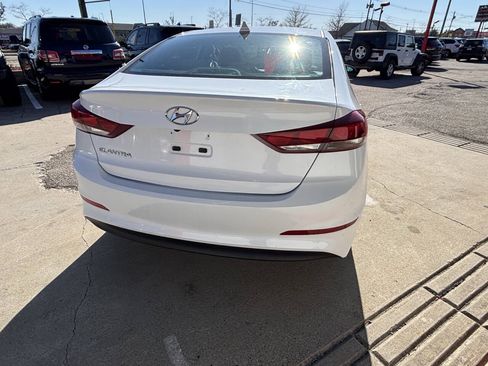Used 2017 Hyundai Elantra SE FWD image 11