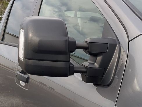 Used 2024 Nissan Titan SV w/ SV Convenience Package image 11