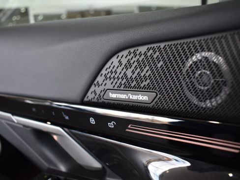 Used 2024 BMW 530i xDrive image 33