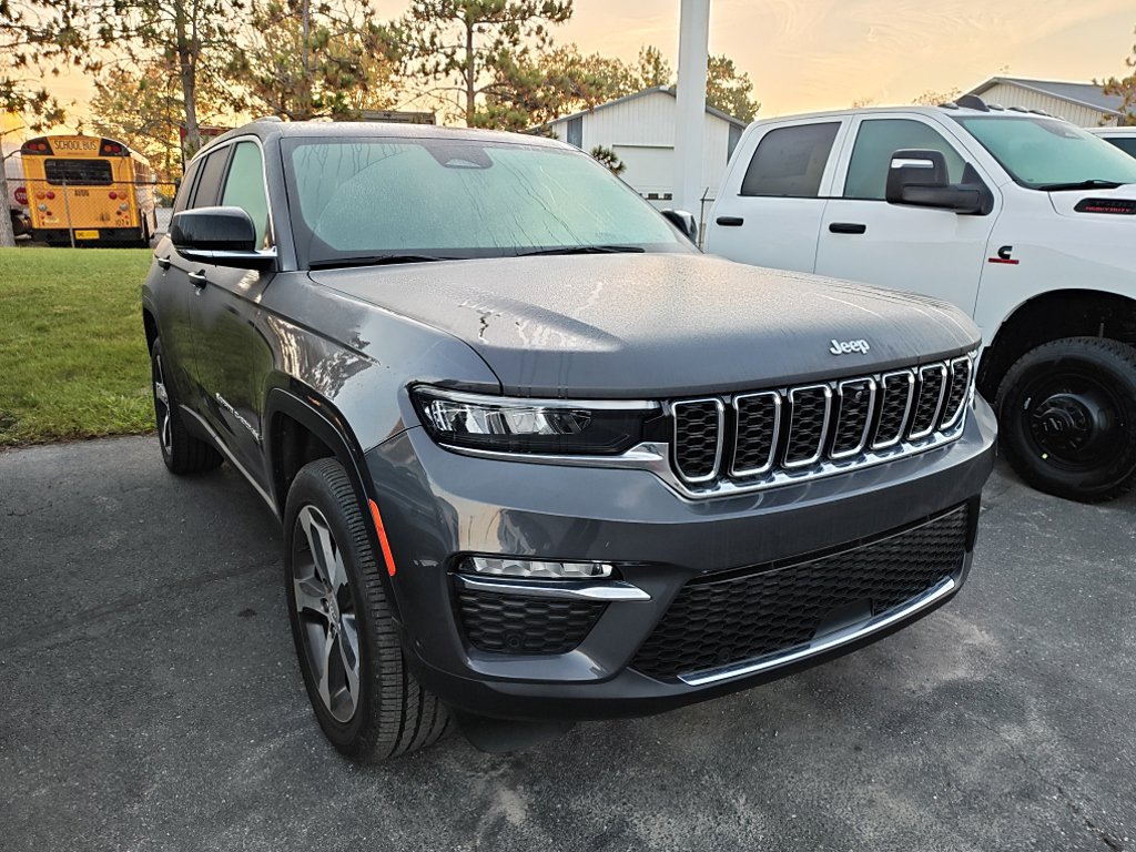 Used 2024 Jeep Grand Cherokee Limited w/ Luxury Tech Group II AWD/4WD image 6