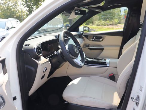 Used 2024 Mercedes-Benz GLC 300 4MATIC image 7
