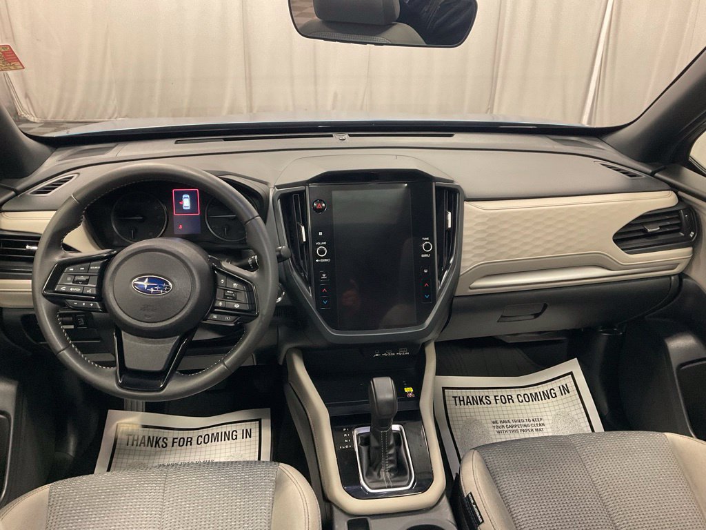 Used 2025 Subaru Forester Premium AWD/4WD image 32