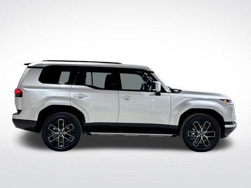 Used 2025 Lexus GX 550 image 11