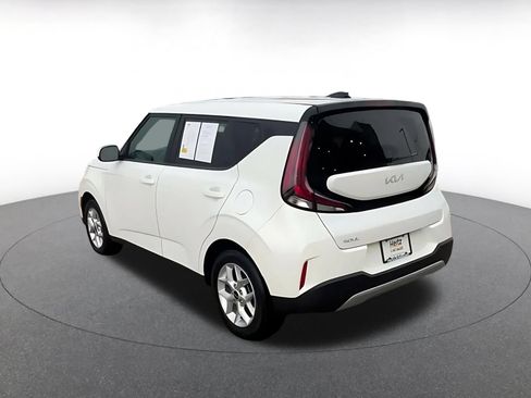 Used 2025 Kia Soul LX w/ LX Technology Package FWD image 10