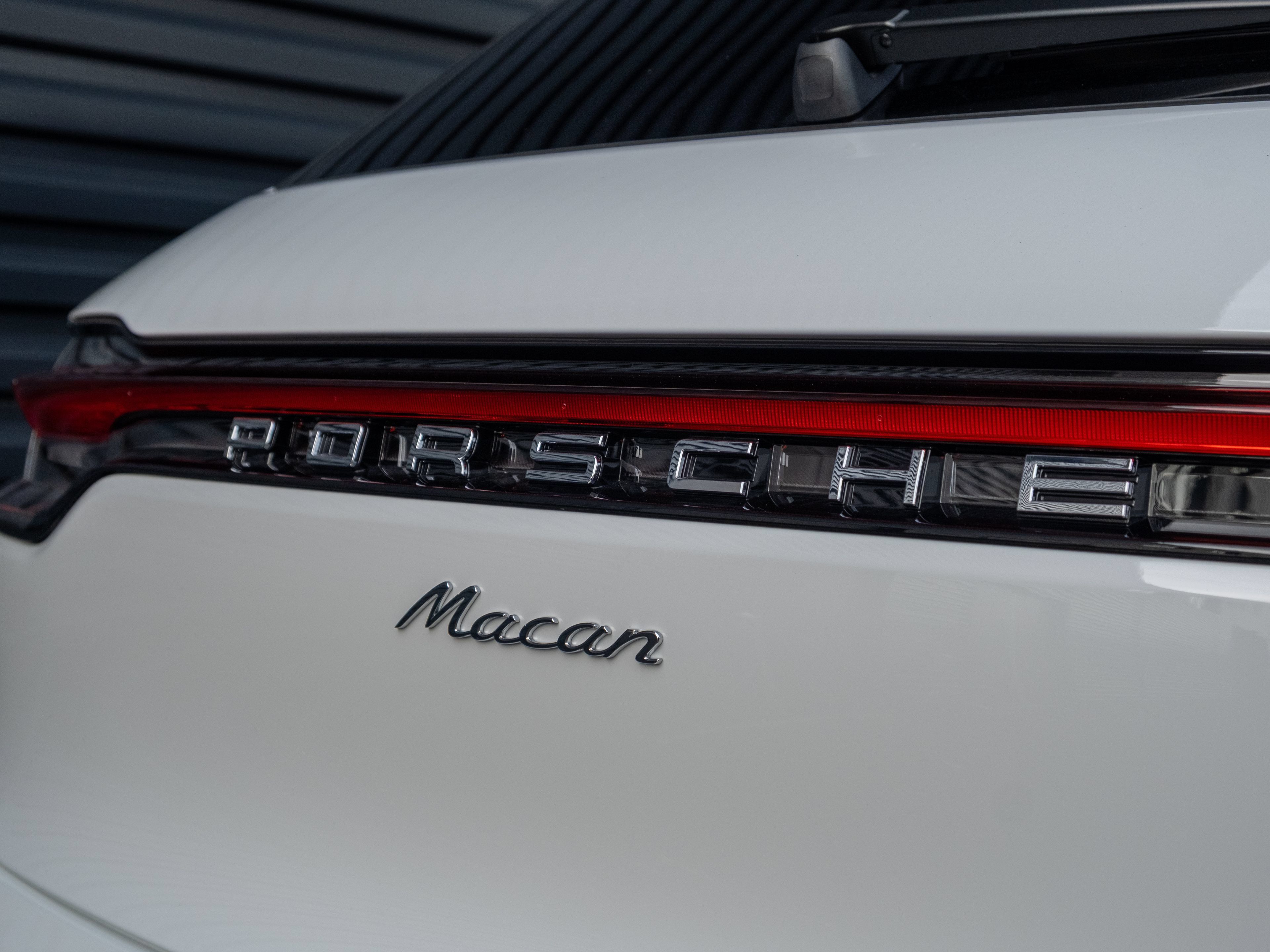 Certified 2026 Porsche Macan AWD/4WD image 17