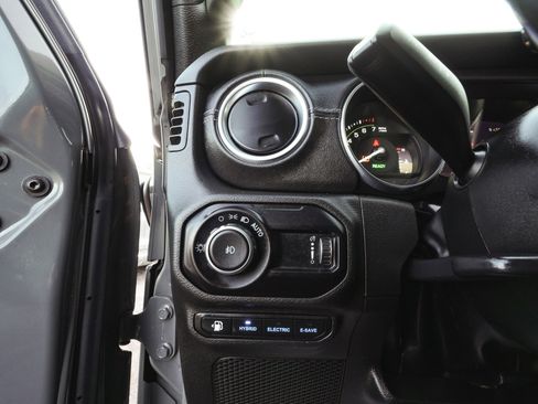 Used 2023 Jeep Wrangler Unlimited Sahara w/ Cold Weather Group image 18