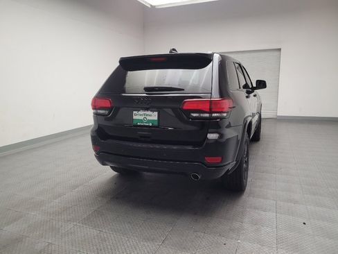 Used 2018 Jeep Grand Cherokee Altitude RWD image 7