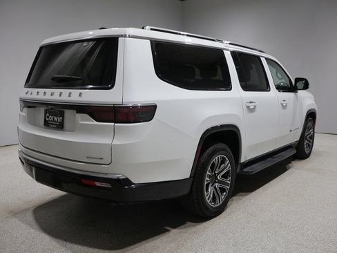 Used 2024 Jeep Wagoneer L Series II w/ Flexible Seating Group AWD/4WD image 2