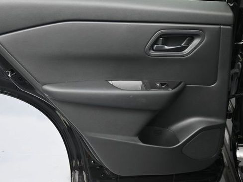 Used 2025 Nissan Rogue S image 14