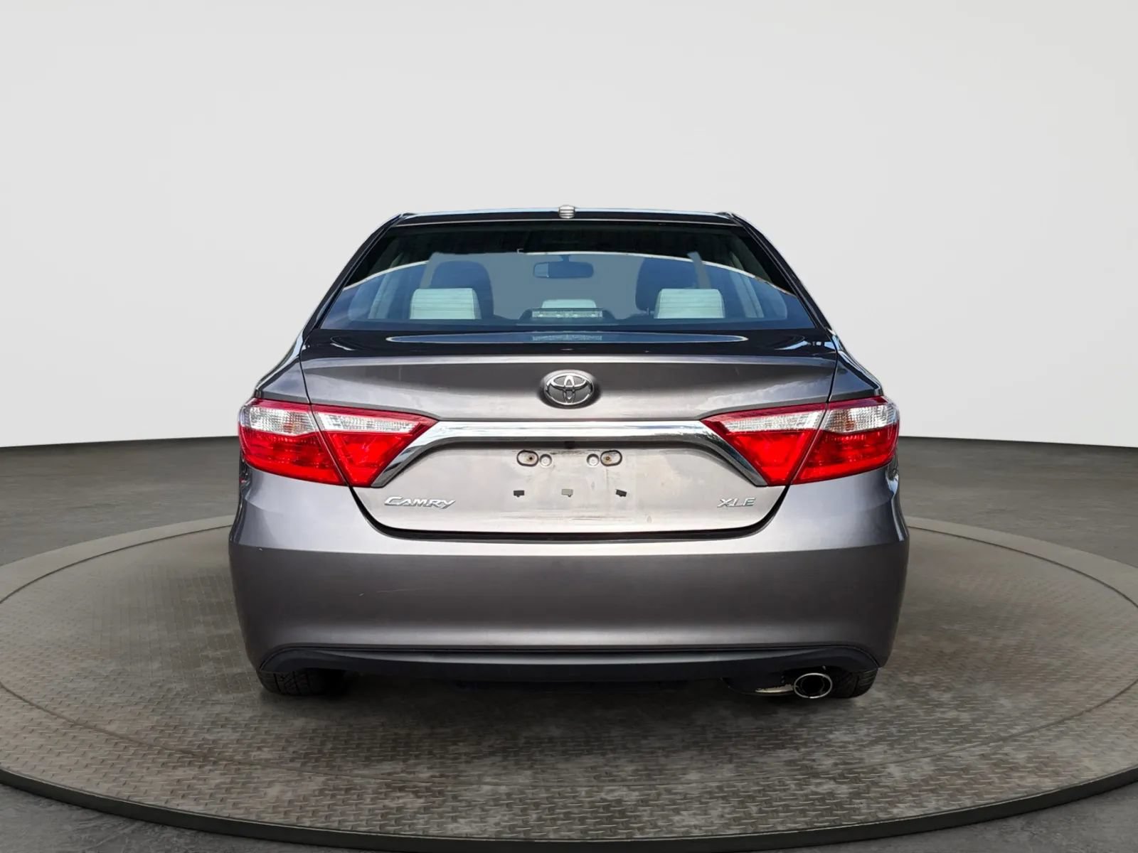 Used 2016 Toyota Camry XLE w/ Convenience Package FWD image 9