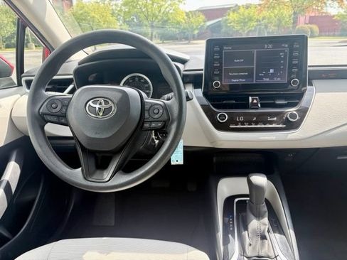 Used 2020 Toyota Corolla LE FWD image 19