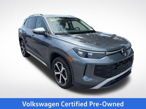 Certified 2025 Volkswagen Tiguan SE AWD/4WD image 8