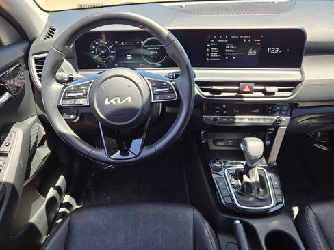 Used 2025 Kia Seltos EX FWD image 11
