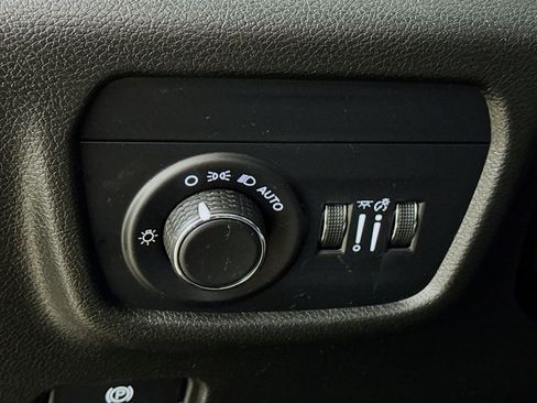 Used 2025 Jeep Grand Cherokee Altitude image 12