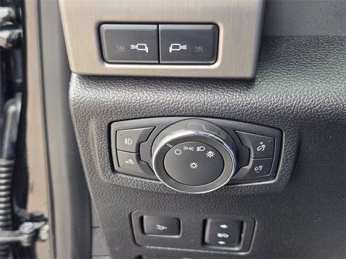 Used 2017 Ford F350 Platinum w/ Platinum Ultimate Package image 29