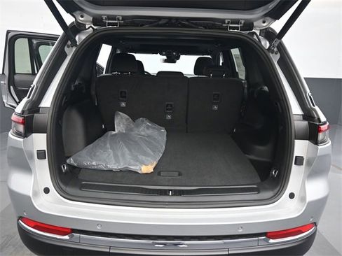 New 2025 Jeep Grand Cherokee Laredo X w/ Luxury Tech Group I image 17