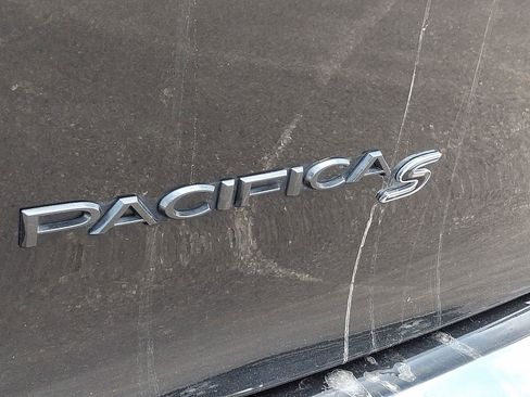 Used 2020 Chrysler Pacifica Touring-L w/ S Appearance Package FWD image 33