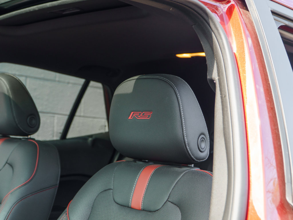 Used 2025 Chevrolet Trax RS w/ Sunroof Package FWD image 19
