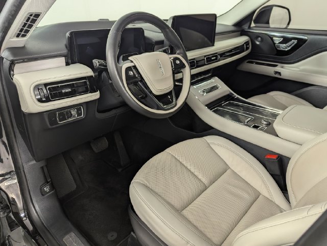 Used 2025 Lincoln Aviator Reserve w/ Jet Appearance Package AWD/4WD image 16