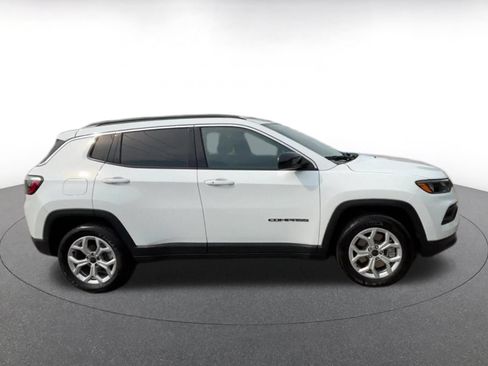 Used 2025 Jeep Compass Latitude AWD/4WD image 15