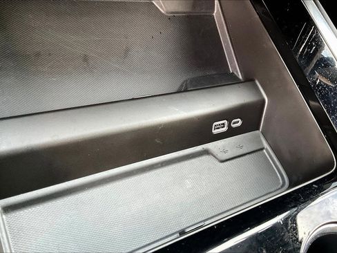 Used 2025 Chevrolet Tahoe LS image 27