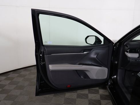 Used 2022 Toyota Camry SE image 15