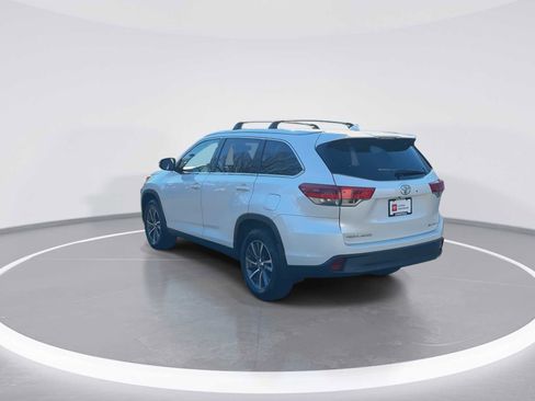 Certified 2019 Toyota Highlander XLE image 6