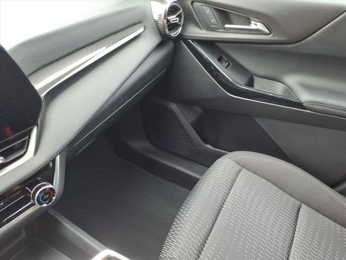 Used 2026 Chevrolet Equinox LT FWD image 31