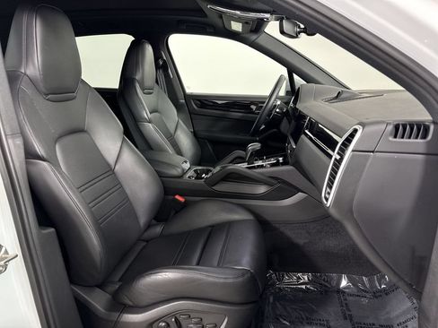 Certified 2023 Porsche Cayenne Platinum Edition AWD/4WD image 24