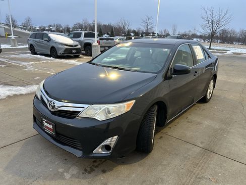 Used 2013 Toyota Camry XLE image 3