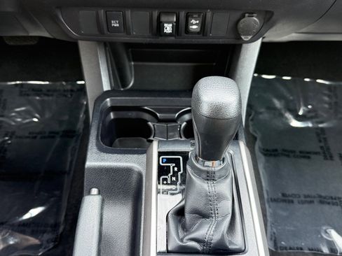 Used 2019 Toyota Tacoma SR5 RWD image 19