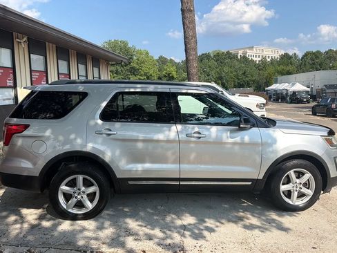 Used 2016 Ford Explorer XLT AWD/4WD image 8