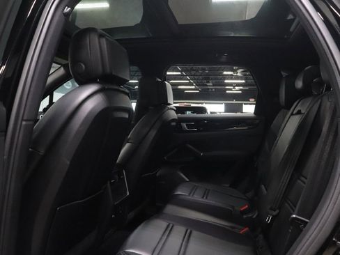 Used 2021 Porsche Cayenne image 15
