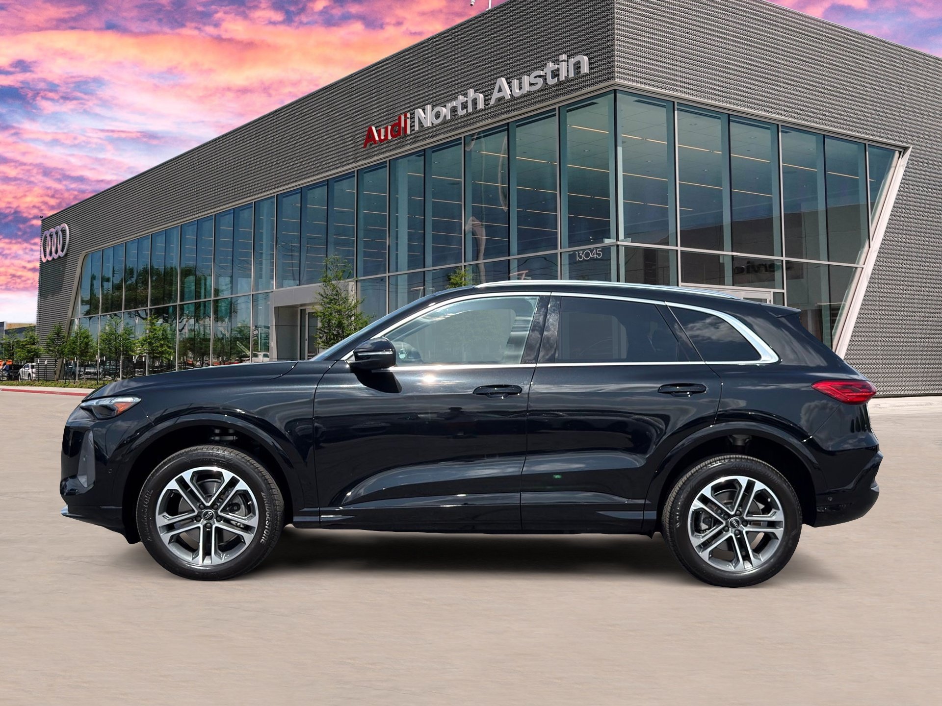 Certified 2025 Audi Q5 Premium w/ Premium Plus AWD/4WD image 8
