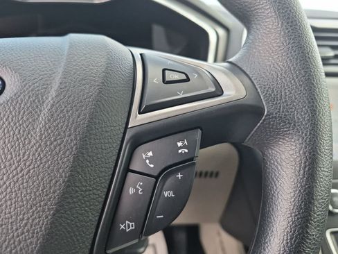 Used 2020 Ford Fusion SE FWD image 23