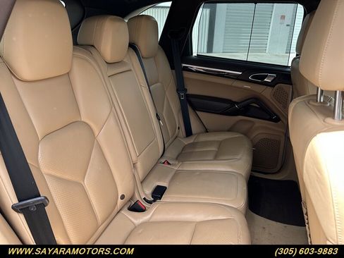 Used 2015 Porsche Cayenne S image 22