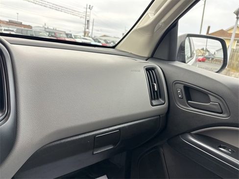 Used 2018 Chevrolet Colorado W/T image 22