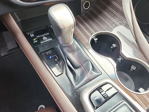 Used 2018 Lexus RX 450hL Luxury image 17