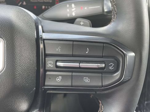 Used 2025 GMC Yukon XL AT4 AWD/4WD image 14